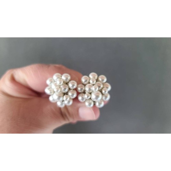 Japan Cluster Beaded Clip-on Earrings - Picture 7 of 10